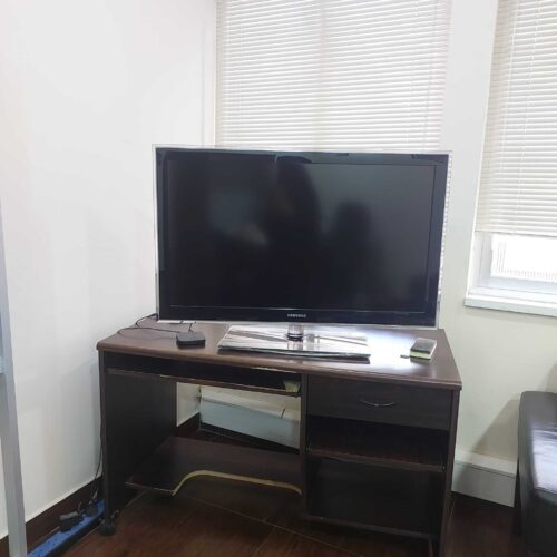 mr-maher-room-kitchen (10) TV With TV Table